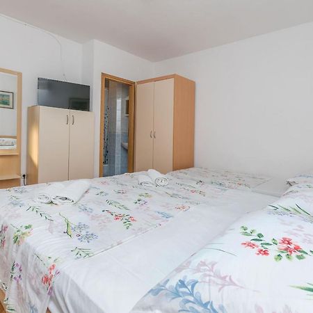Apartments And Room Nevenka Makarska Dış mekan fotoğraf