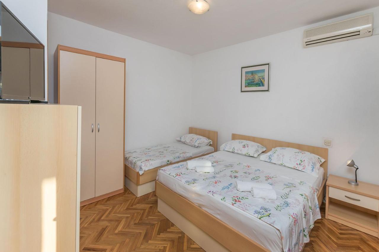 Apartments And Room Nevenka Makarska Dış mekan fotoğraf