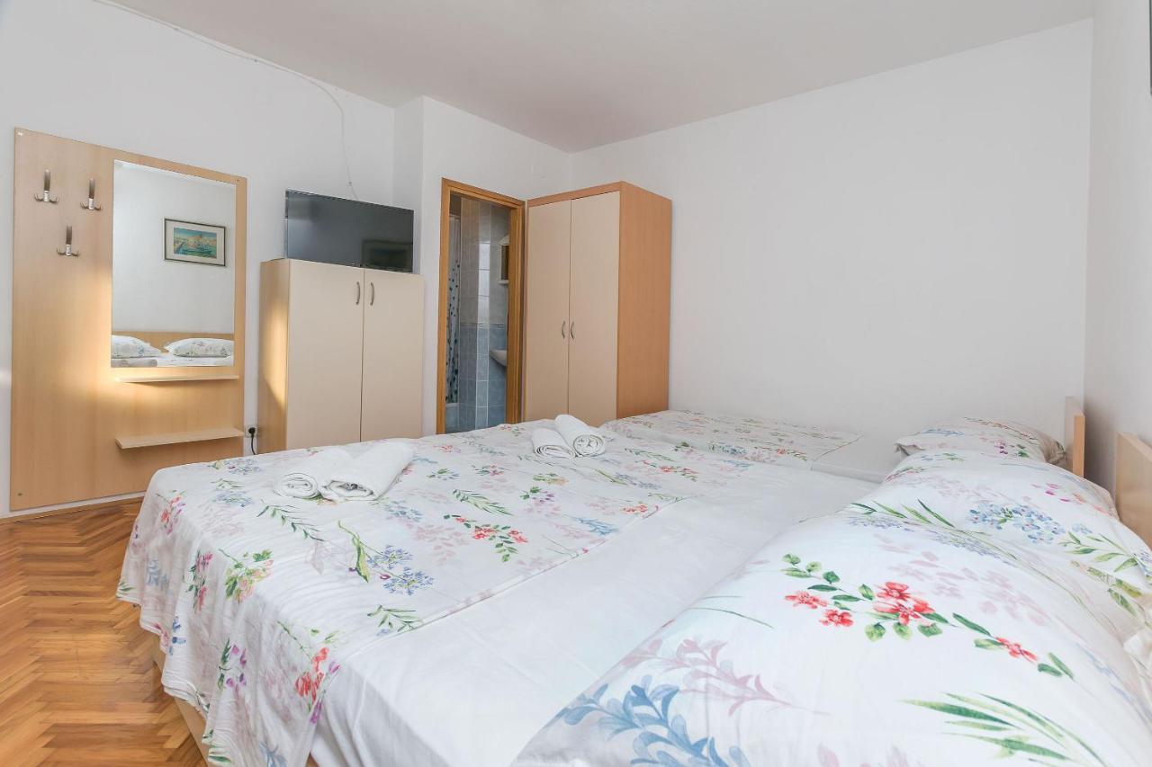 Apartments And Room Nevenka Makarska Dış mekan fotoğraf