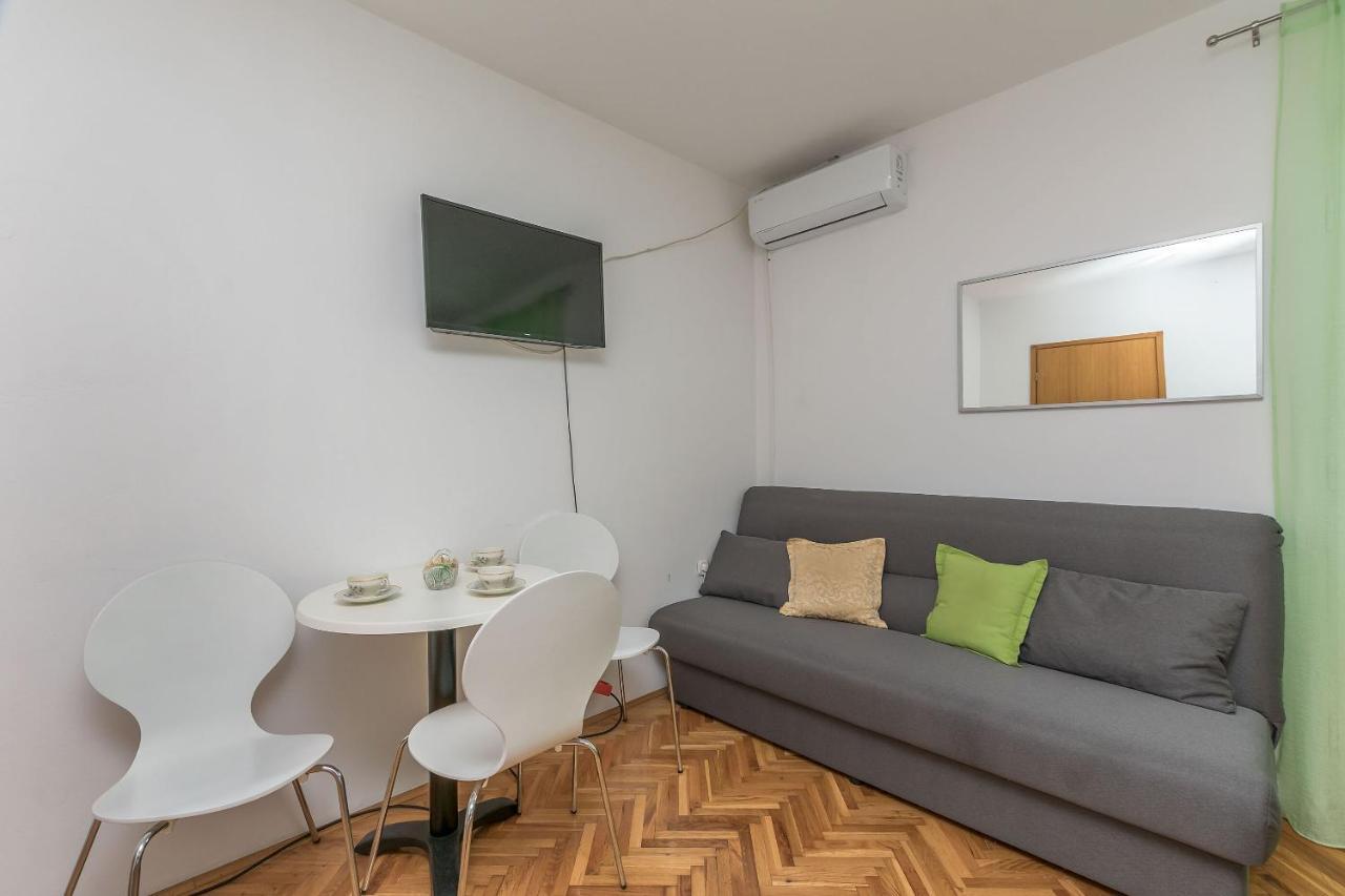Apartments And Room Nevenka Makarska Dış mekan fotoğraf