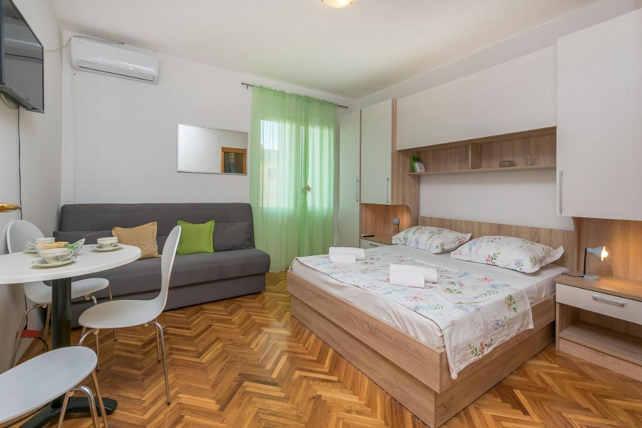 Apartments And Room Nevenka Makarska Dış mekan fotoğraf