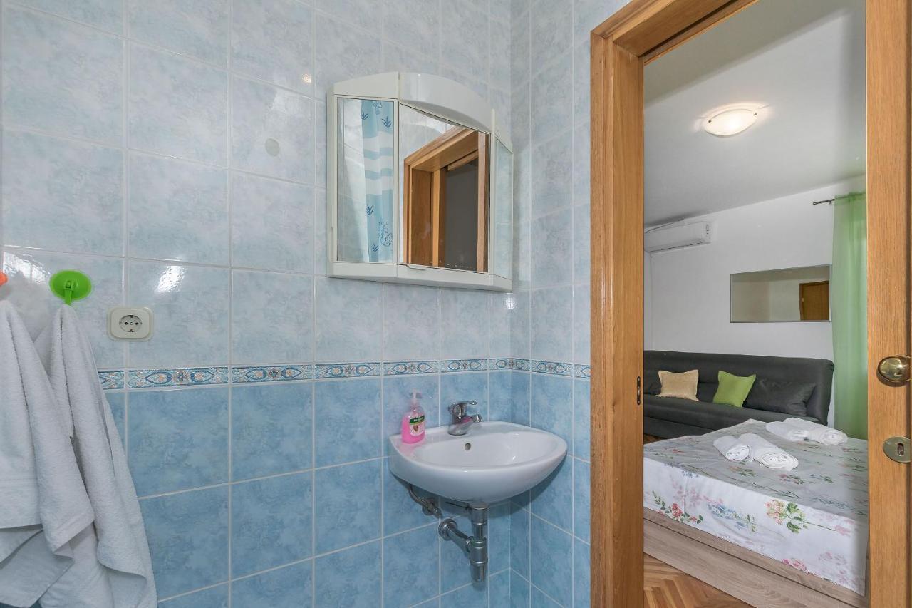 Apartments And Room Nevenka Makarska Dış mekan fotoğraf