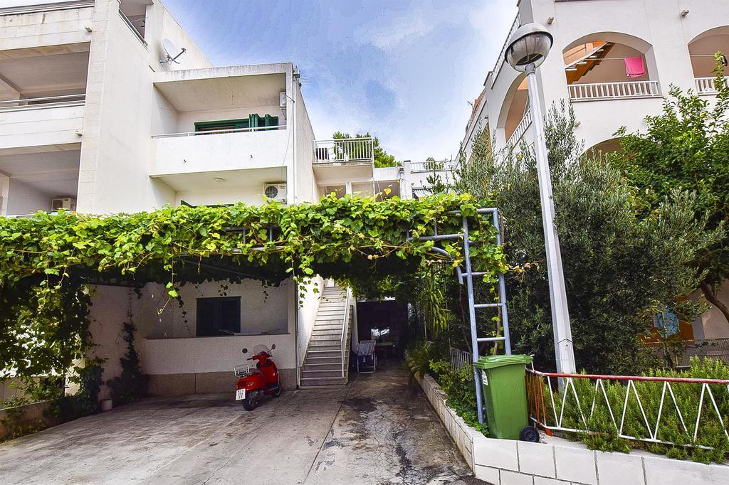 Apartments And Room Nevenka Makarska Dış mekan fotoğraf