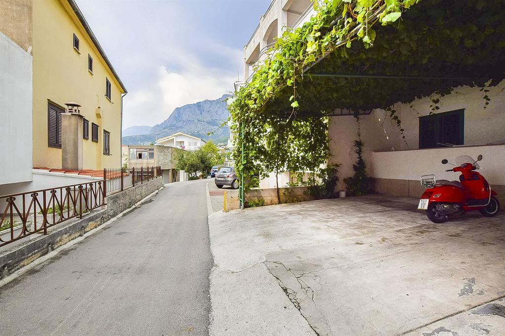 Apartments And Room Nevenka Makarska Dış mekan fotoğraf